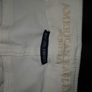 White ripped American eagle jean with rips